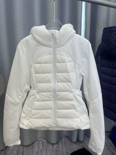 White (It is recommended to take a size larger than usual)