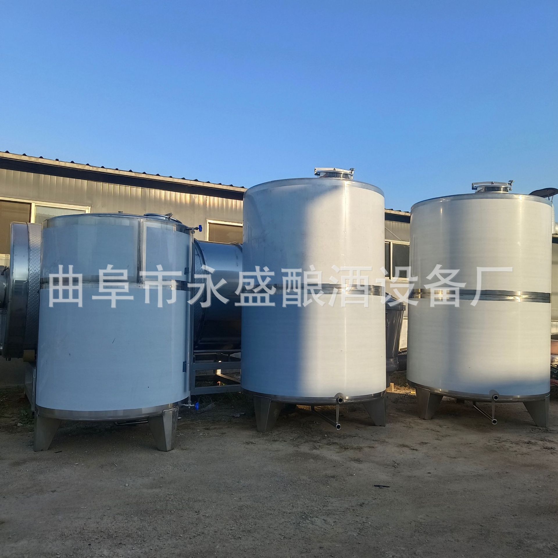 供应立式密封不锈钢双层保温储存罐 密封性好 容积1吨 3吨 5吨