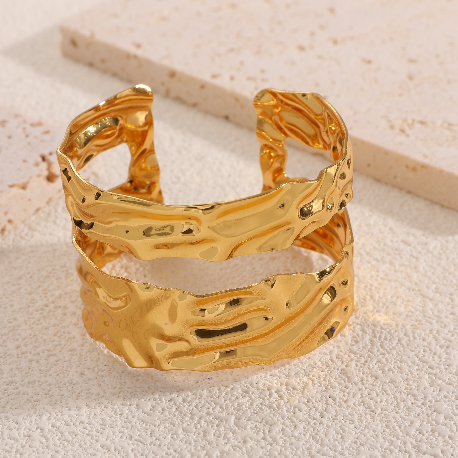 Europa y los Estados Unidos oro galvanizado imitación de frita abertura pulsera temperamento pulsera de moda transfronteriza lujo ligero alta sensación de joyas al por mayor