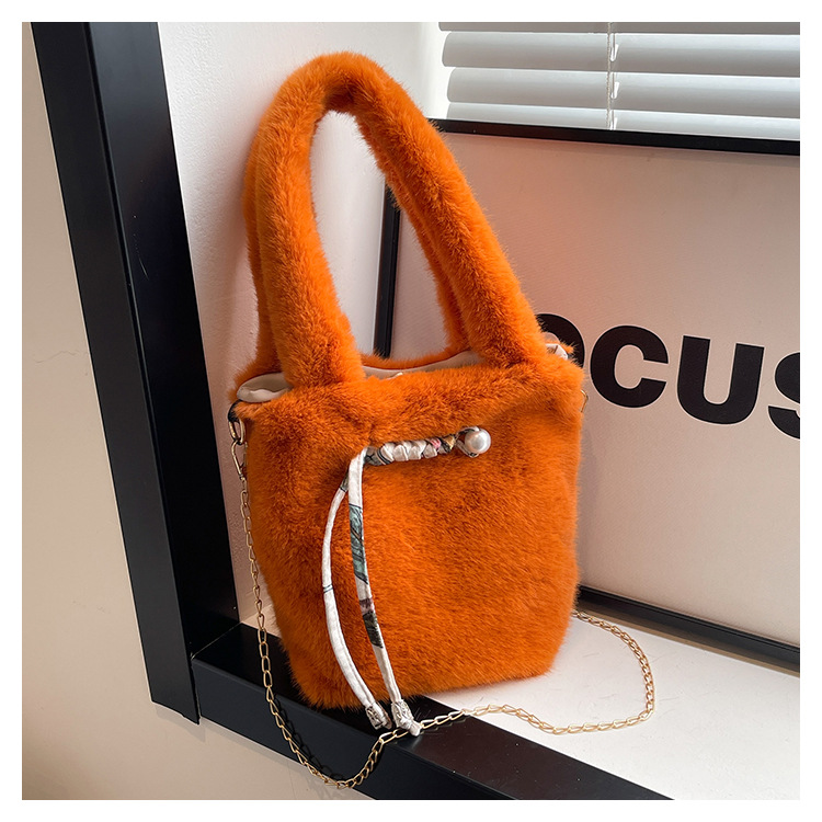 New plush with fashionable niche design, simple shoulder bag, Korean style artistic and casual versatile crossbody bag_voghion.com