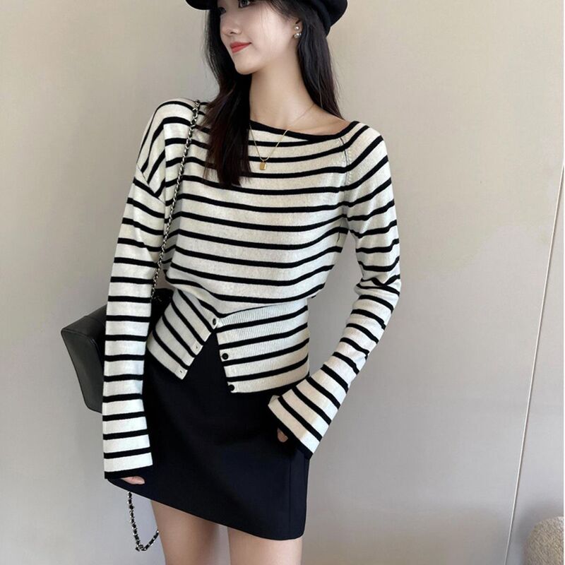 Contrast Color Striped One-Shoulder Knit Top, New Autumn/Winter 26 Style, Off-Shoulder, Elegant Loose-Fitting Top with a Chanel-Inspired Style