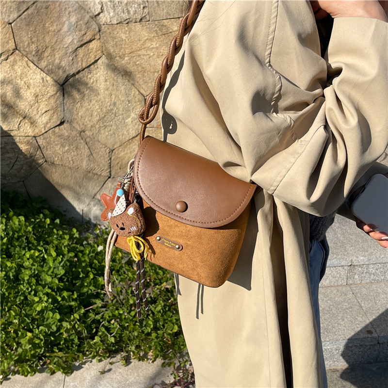 时尚百搭单肩斜挎包小众高级感复古包包女2026新季磨砂水桶小方包