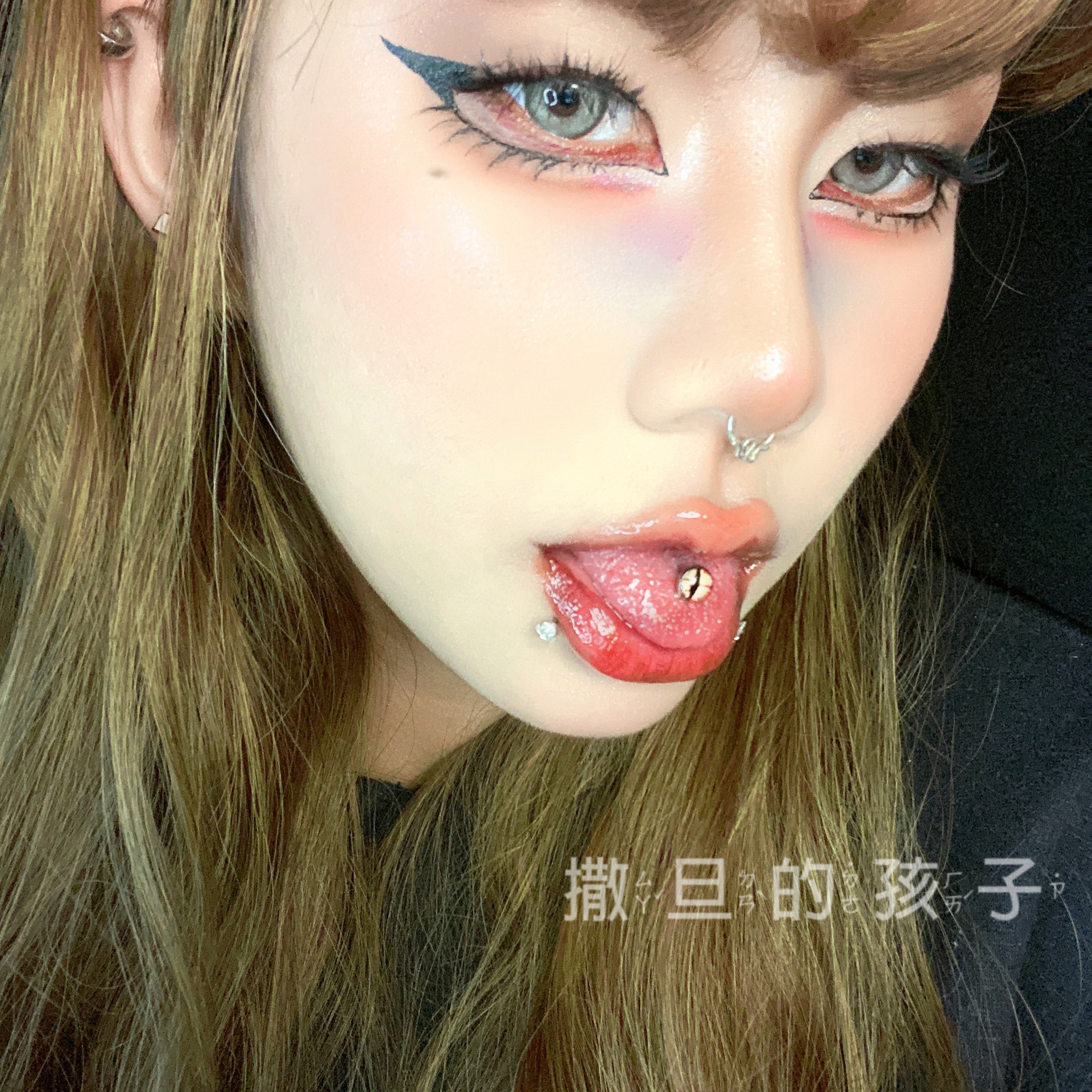 Silver pointed spike labret stud material detail