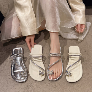 Fashionable Rhinestone Thong Slippers for Women's Summer Outer Wear 2025 New Casual and Versatile Seaside Beach Soft-Soled Sandals