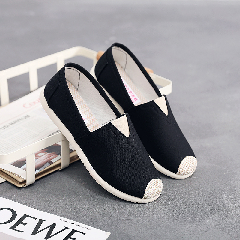 Primavera y verano nuevos zapatos de mujer zapatos de tela viejos de Beijing zapatos individuales zapatos de lona de celebridades de Internet casuales de mediana edad y ancianos zapatos de pescador de suela suave antideslizante