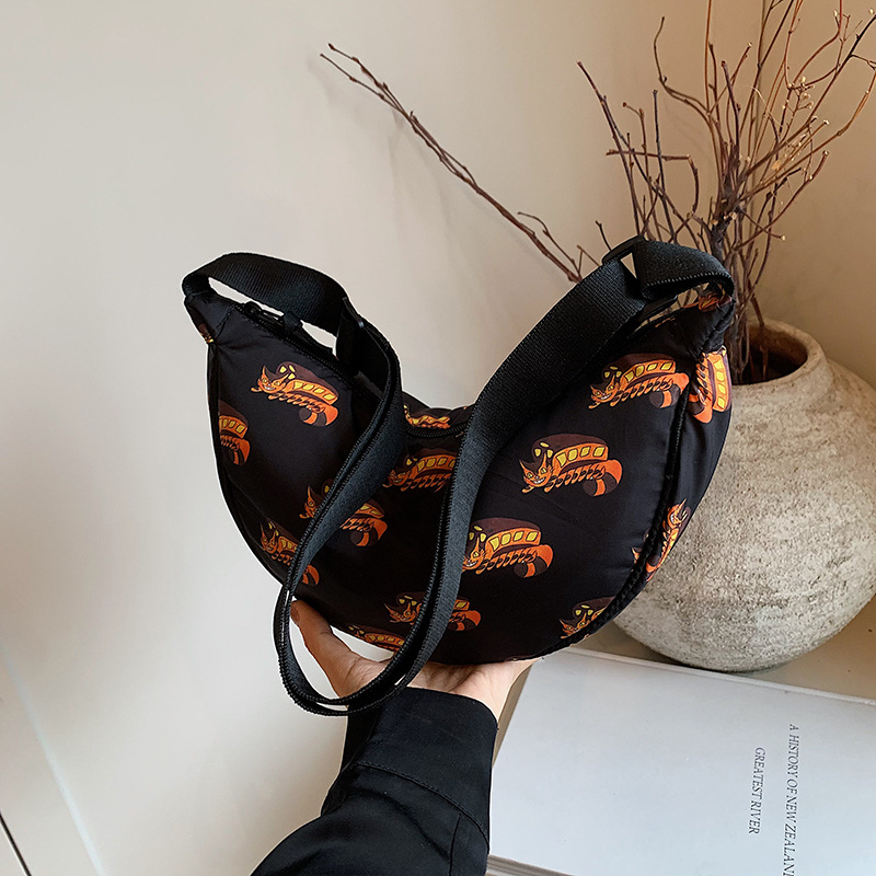 Knödel Schulter Mode Cartoon Anime Unterarm Dutt Lässig Niedlich Rolling Edge Farbe Kontrastierende Umhängetasche_voghion.com