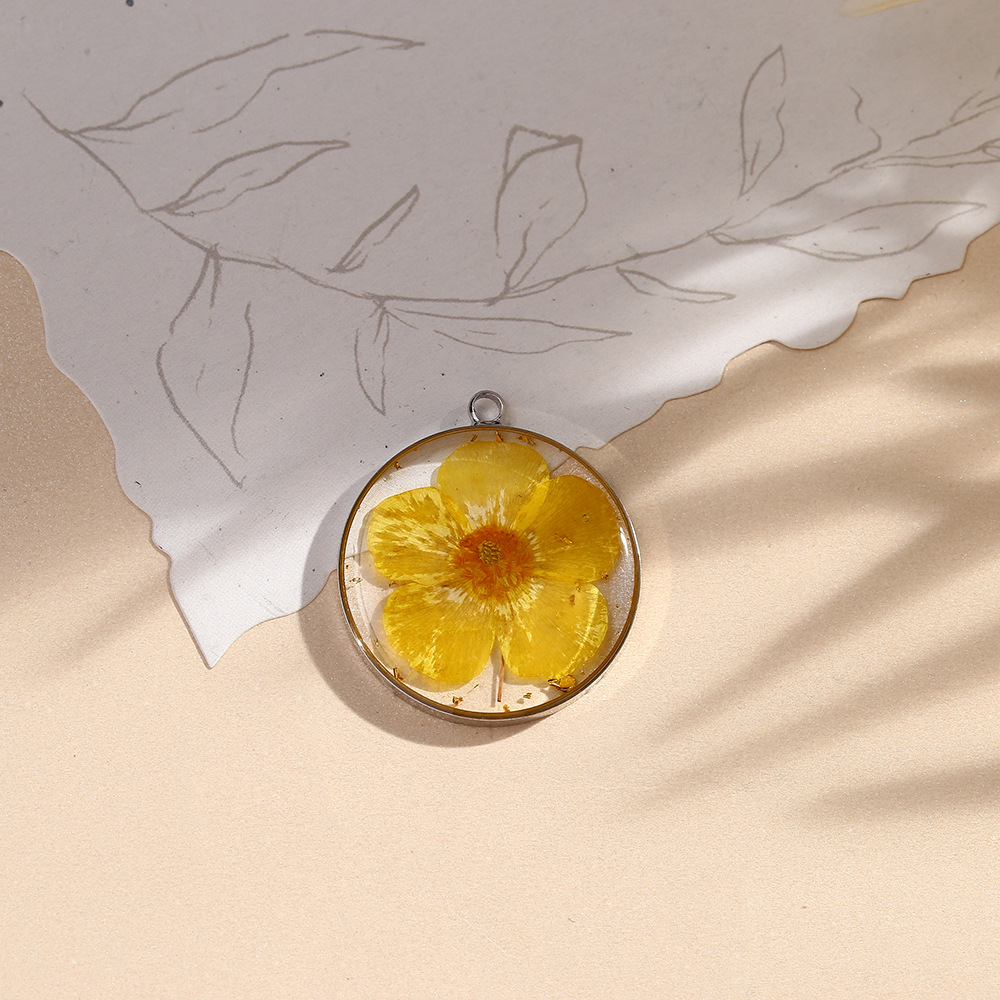 100g Weight Pendant Jewelry Making Type Diameter 30mm Jewelry Making Size DIY Jewelry Accessories Classification 10 PCS/Package Quantity Alloy, Copper Material Flower Pattern Epoxy Design Casual, Simple Style Style 10 PCS/Package Diameter 30mm Alloy Copper Flower Pendant 10