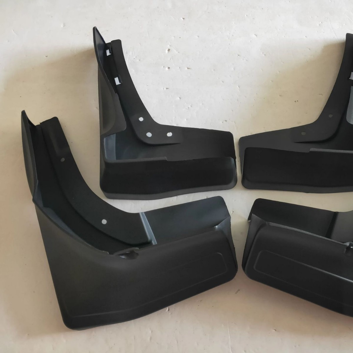 Adecuado para 13-15Benz GL Guardabarros Piezas de coche Mercedes-Benz GL Guardabarros con pedales neumáticos delanteros y traseros