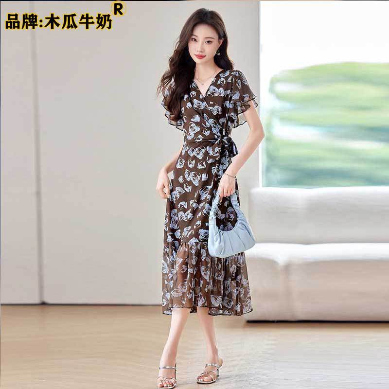 Papaya Milk Women's Clothing in Stock French Retro Style V-Neck Printed Dress Waist-Cinching Vacation Style Mid-Length Dress Papaya Milk Women's Clothing in Stock French Retro Style V-Neck Printed Dress Waist-Cinching Vacation Style Mid-Length Dress