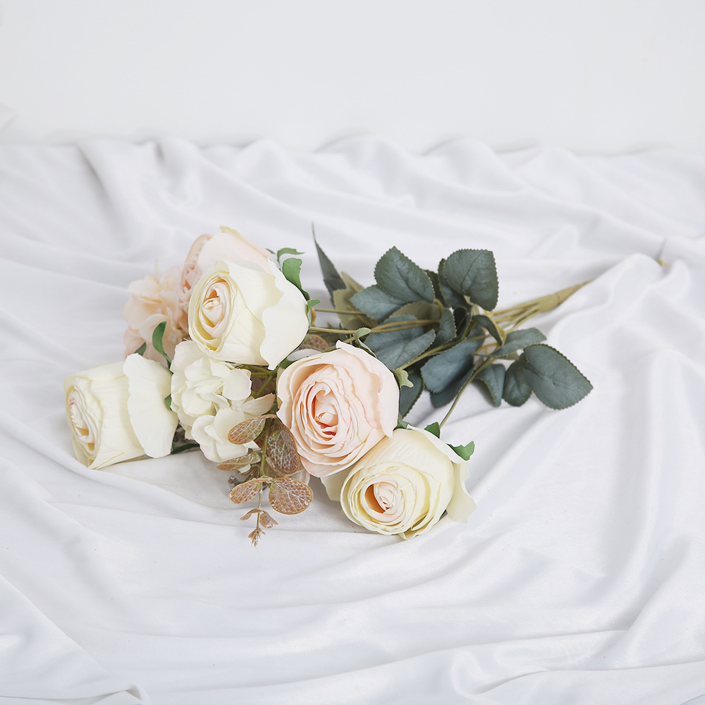 Flores falsas, flores falsas, jardines románticas, adornos de dormitorio, mesa de comedor, ramo de flores falsas.