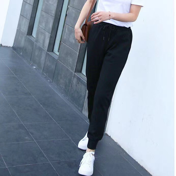 Women's Loose-Fitting Jogger Pants, Spring and Autumn Style, Versatile, Casual Black Sports Pants for Moms, Outdoor Wear, Drawstring Women's Loose-Fitting Jogger Pants, Spring and Autumn Style, Versatile, Casual Black Sports Pants for Moms, Outdoor Wear, Drawstring