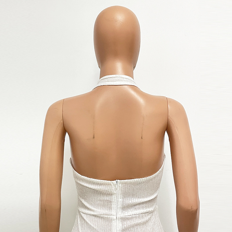 Cocktailjurk voor dames met split pailletten en halterstijl_voghion.com