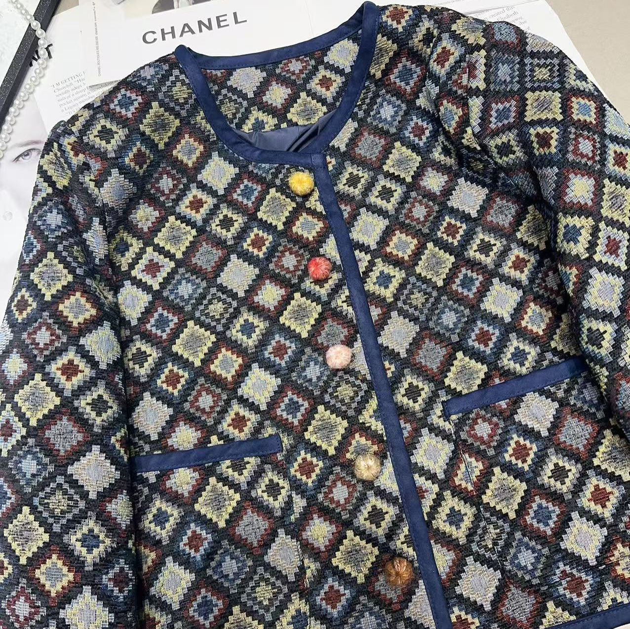 深圳南油洋气毛线彩扣高级感民族风萎格刺绣格纹理现代时尚外套