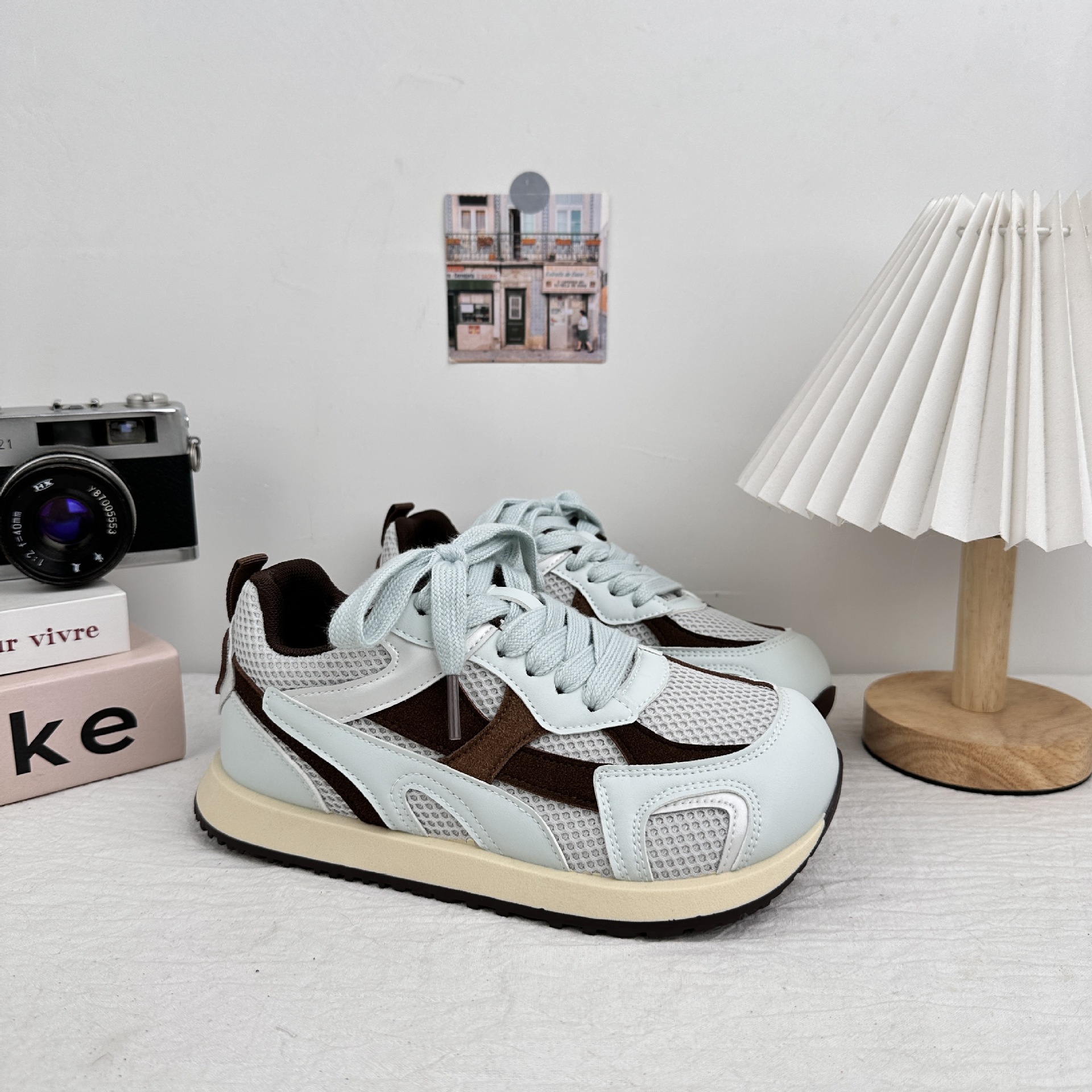 Zapatos de skate casuales transpirables de malla YuanWa para mujeres de verano delgados 2025 nuevos zapatos de entrenamiento de suela gruesa Agande