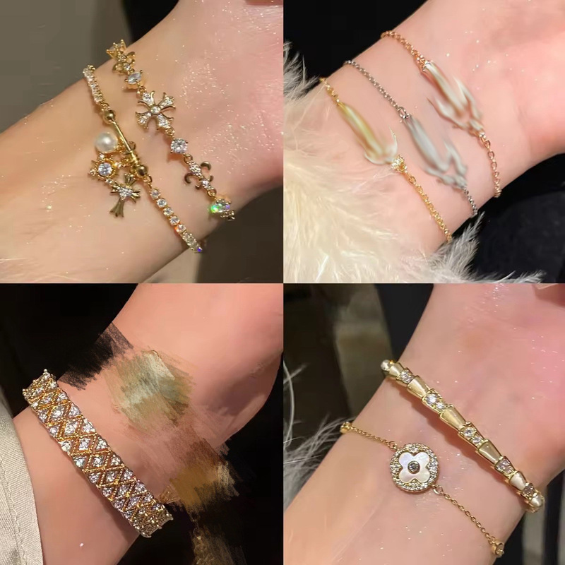 Retro Simple Zircon Horseshoe Buckle Bracelet Light Luxury High-end Niche Bracelet Fashionable Elegant Palace Style Bracelet for Women