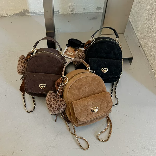 Mini children's backpack, cross-border 2026 diamond-pattern chain bag, versatile commuter bag, small Chanel-style backpack