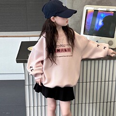 女の子の韓国版の衛衣の春と秋の2025新型の子供の春の服は街の服の女性の大きい子供の洋気の流行の上着を揚げます。