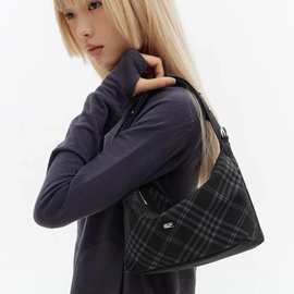 Crying中心新款手提仿毛粘斜挎包格纹单肩腋下包哭喊