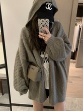 连帽麻花针织开衫女秋冬新款软糯加厚慵懒风宽松灯笼袖毛衣外套
