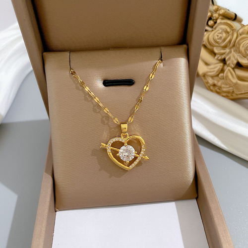 [Titanium Steel] An arrow piercing the heart, Japanese and Korean sweet style gift necklace, Internet celebrity versatile clavicle chain titanium steel chain