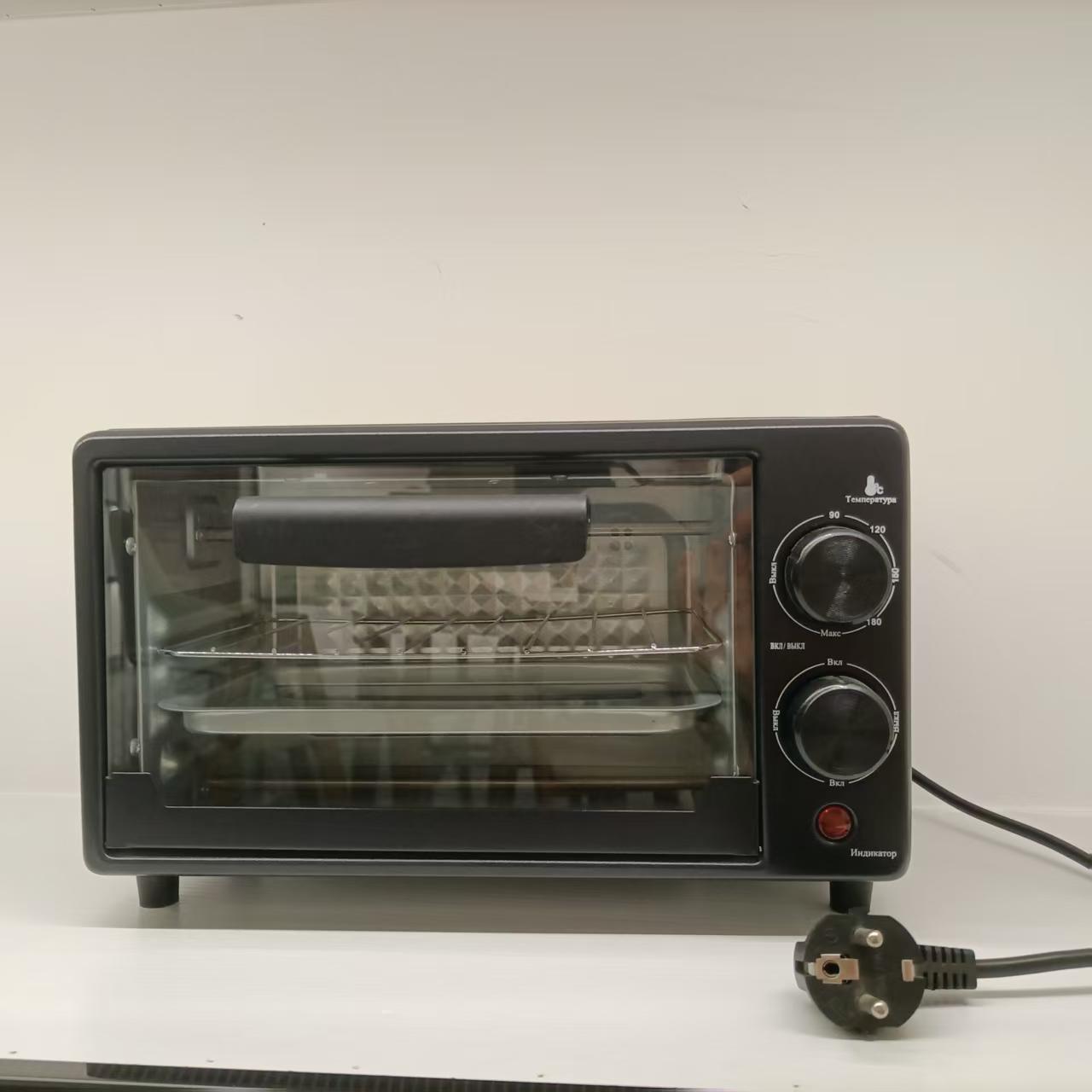 Color del enchufe europeo al azar.