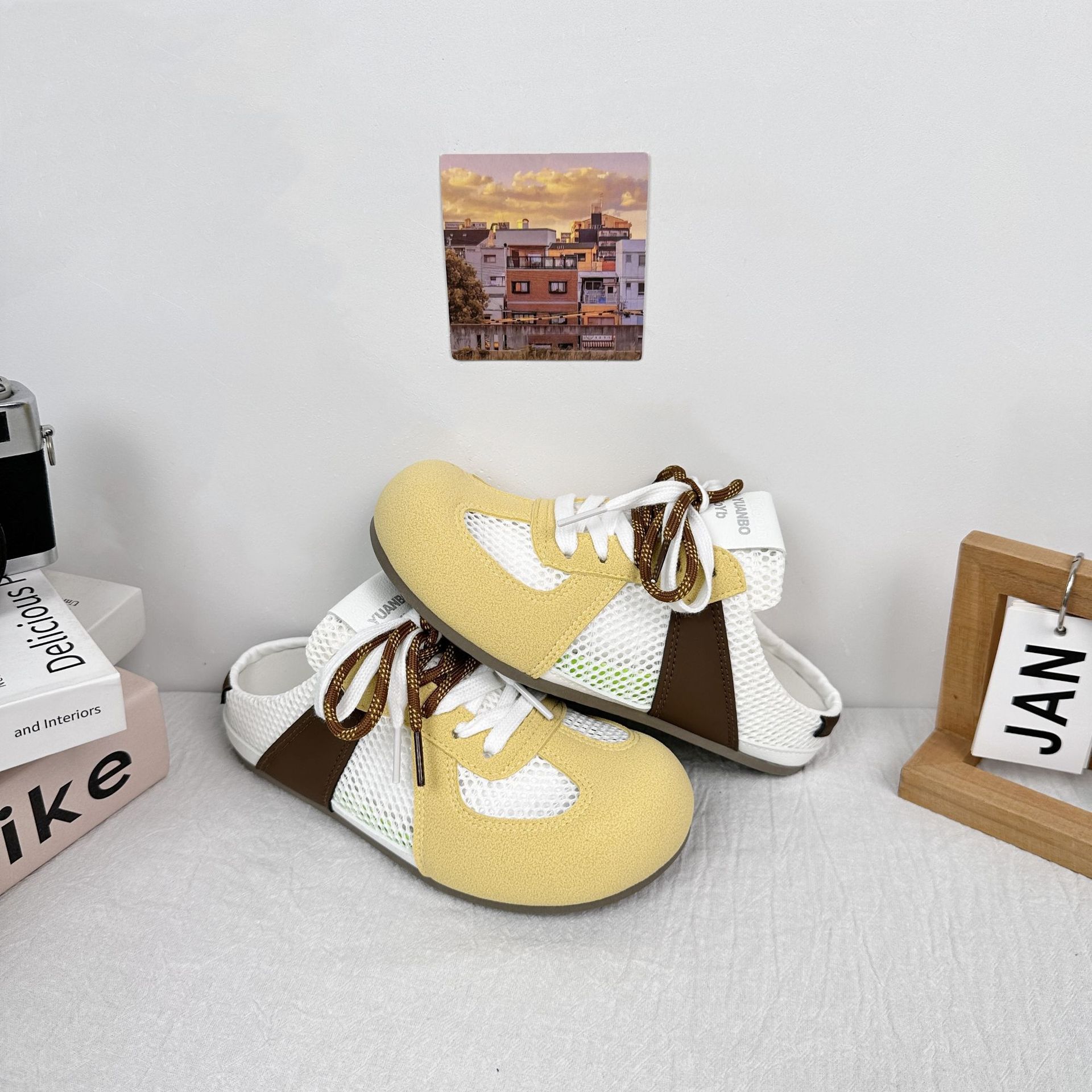 Yuanbo nuevos zapatos de entrenamiento alemán de fondo plano zapatos casuales de mujer con cordones de verano Baotou medias pantuflas zapatos de mujer zapatos blancos pequeños en nombre del cabello image 8