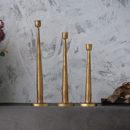 Cross-border Amazon wrought iron dining table entryway candle holder American retro cast iron candle holder desktop decoration wedding props