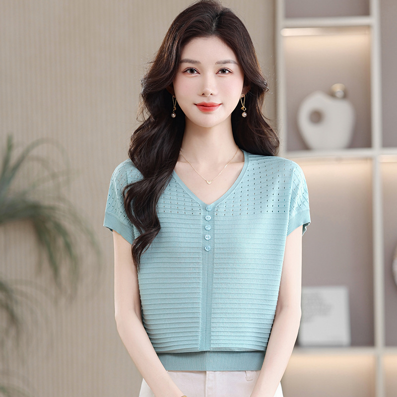 French-Style Ice Silk Knit Short-Sleeve V-Neck T-Shirt for Women, Summer 2026, Buttoned, Loose Fit, Slimming, Breathable Base Shirt Top