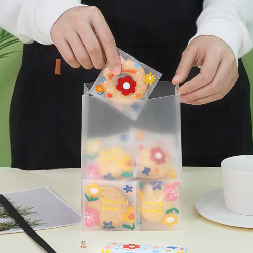 Cookie packaging bag with flower cartoon header, cute handle bag, transparent self-sealing snowflake cracker box