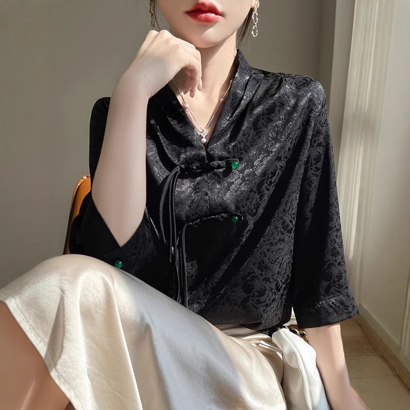 2025春季新古典国风女装盘扣V领气质衬衣女缎面提花七分袖打底衬