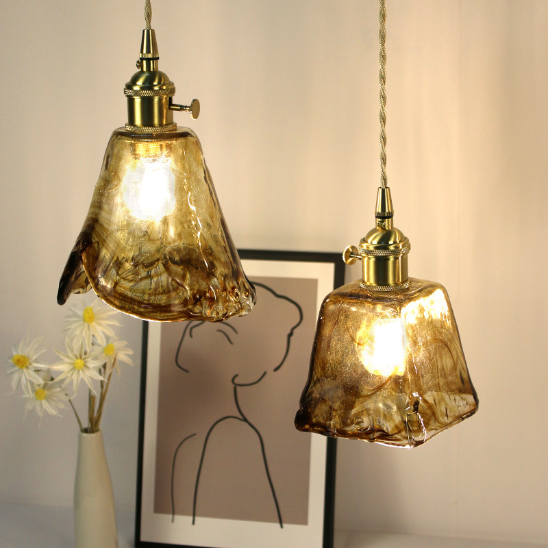 Lámpara de vidrio de ámbar retrógrado de latón nostálgico estilo tranquilo dormitorio dormitorio comedor bar portail candelabro