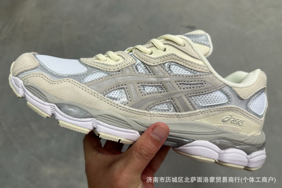 오프화이트 브라운 1201A789-105