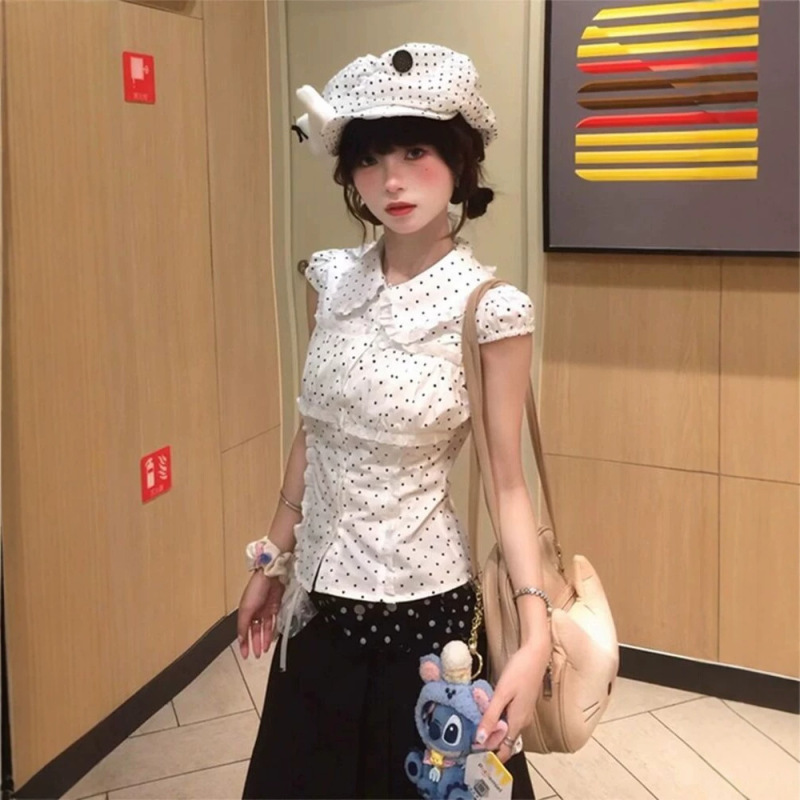 Korean-style sweet and cute doll-collar polka dot short-sleeve shirt for women, new summer model with lace hem, slim-fit and age-reducing trendy top Korean-style sweet and cute doll-collar polka dot short-sleeve shirt for women, new summer model with lace hem, slim-fit and age-reducing trendy top