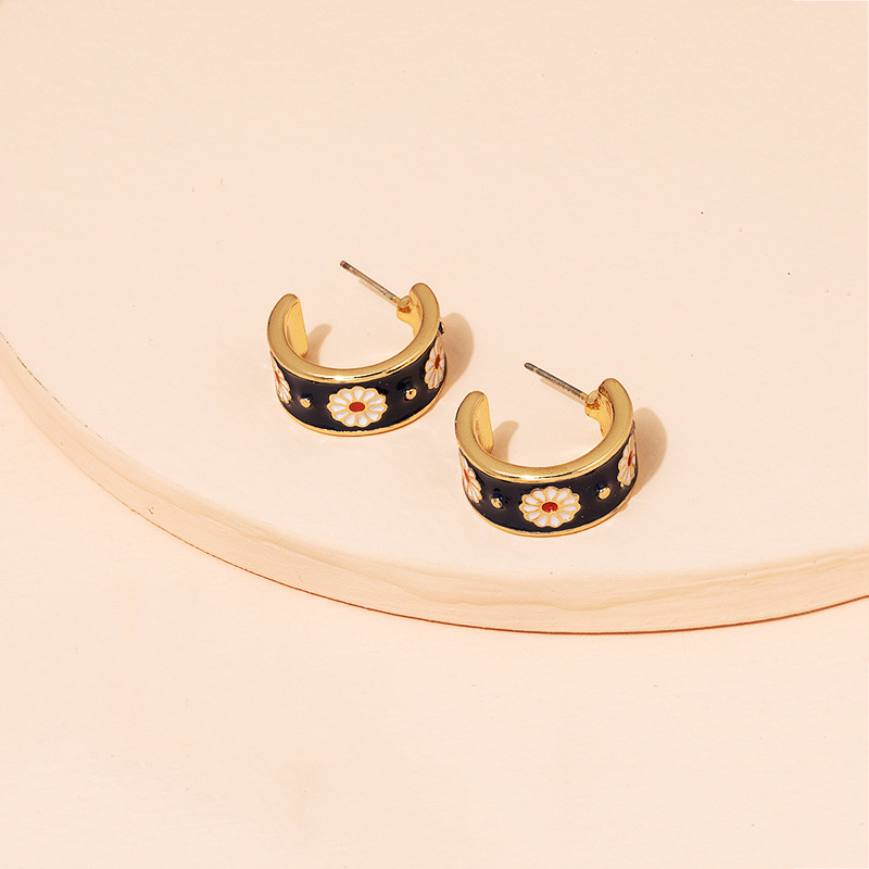 Fashion Small Daisy Geometric C-shaped Alloy Earrings Wholesale display picture 2