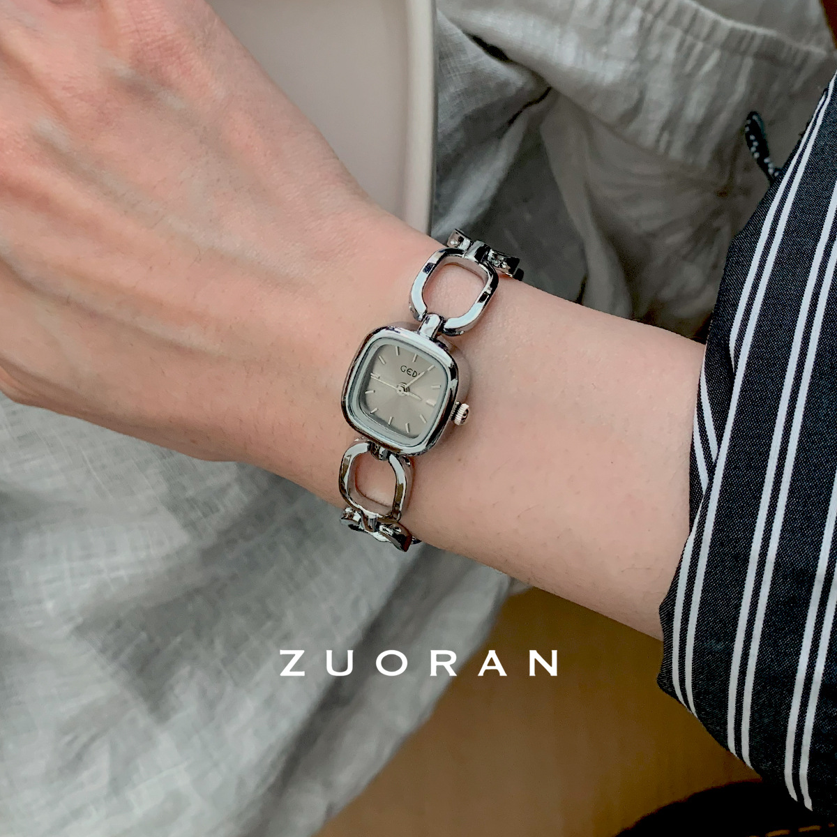 Zuoran Silver Cut Out Square Bracelet Design, Fashionable Elegant, Versatile Casual Women's Watch G168 Hot Sale