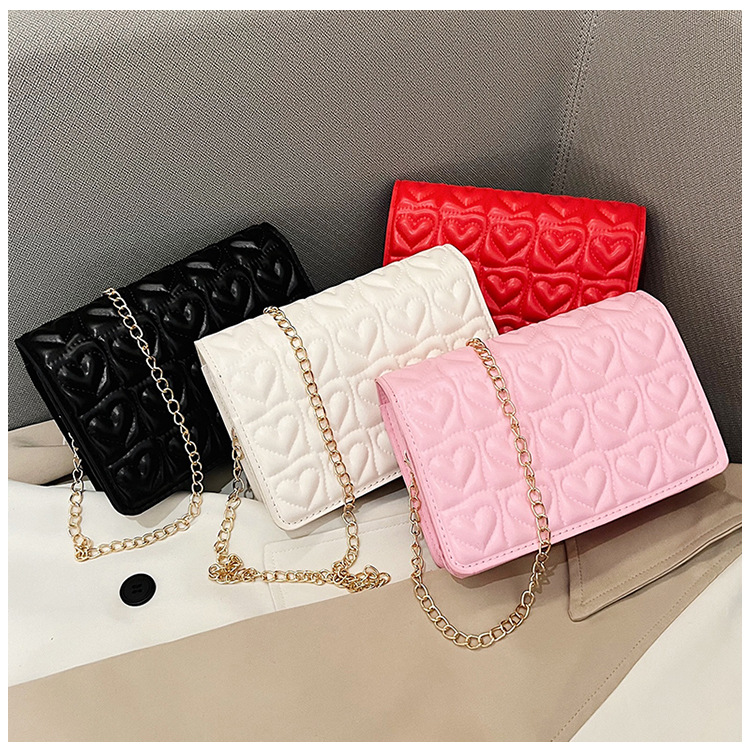 Mujeres Cuero Sintético Forma De Corazón Color Sólido Elegante Cuadrado Gire La Tapa Bolsa De Hombro Bolso Bandolera Bolsa De Cadena display picture 5