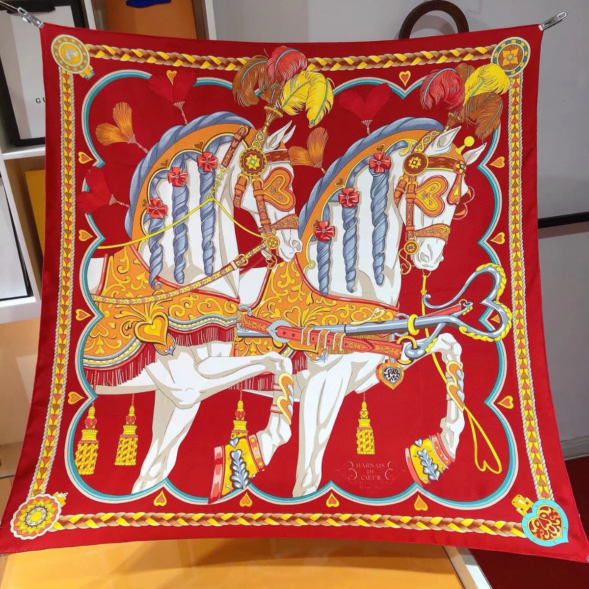 Bufandas de seda de moda europeas y americanas transfronterizas bufandas elegantes de alta calidad lujosas impresión de letras de seda impresión caliente en el extranjero