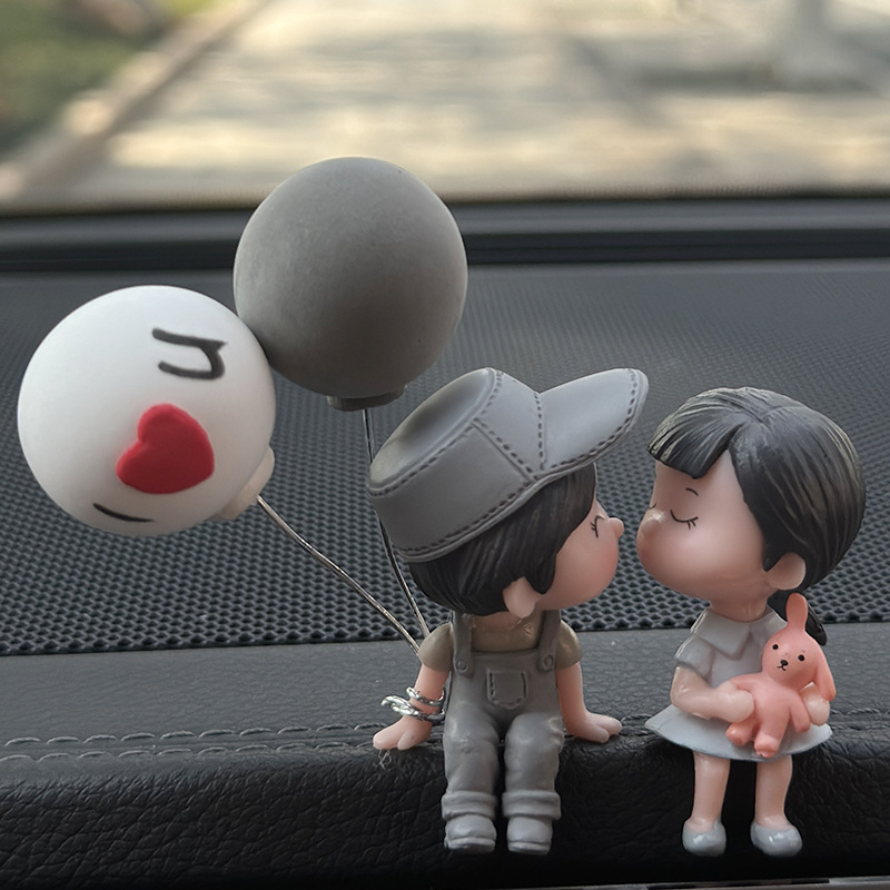 회색 인형 + 회색과 흰색 풍선