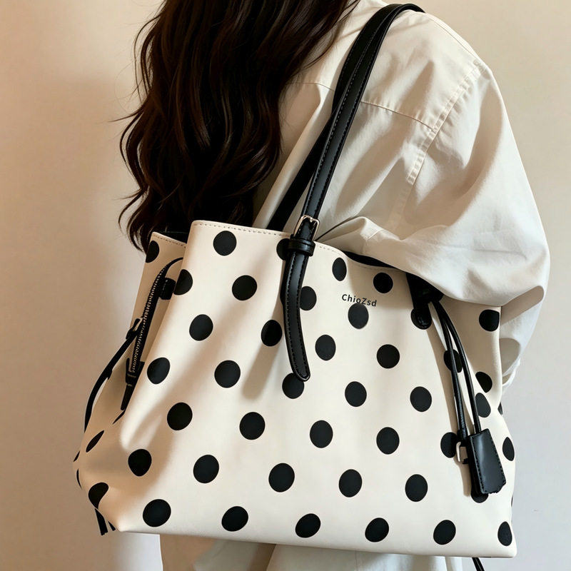 Cream-colored polka dot canvas tote bag, simple casual shoulder bag, commuter handbag for office workers and students Cream-colored polka dot canvas tote bag, simple casual shoulder bag, commuter handbag for office workers and students