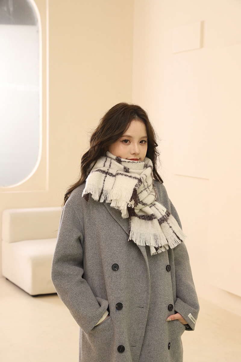 Écharpe pour fille hiver 2024 nouvelle écharpe à pompon polyvalente haut de gamme version coréenne, châle chaud et épais, beige tendance_voghion.com