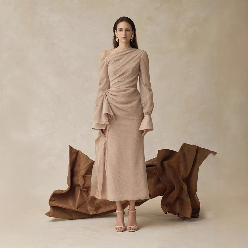 In-Stock Niche Designer Gentle Style Ruched Long-Sleeve Waist-Cinching Dress, Off-Shoulder Socialite Style Ruched Khaki Long Dress