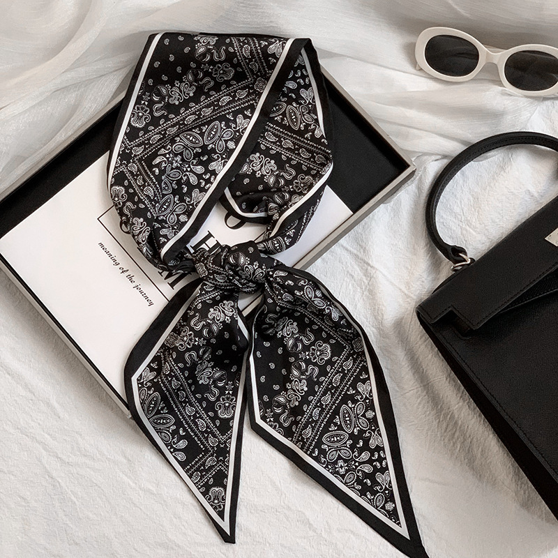 Flor de anacardo de fondo negro