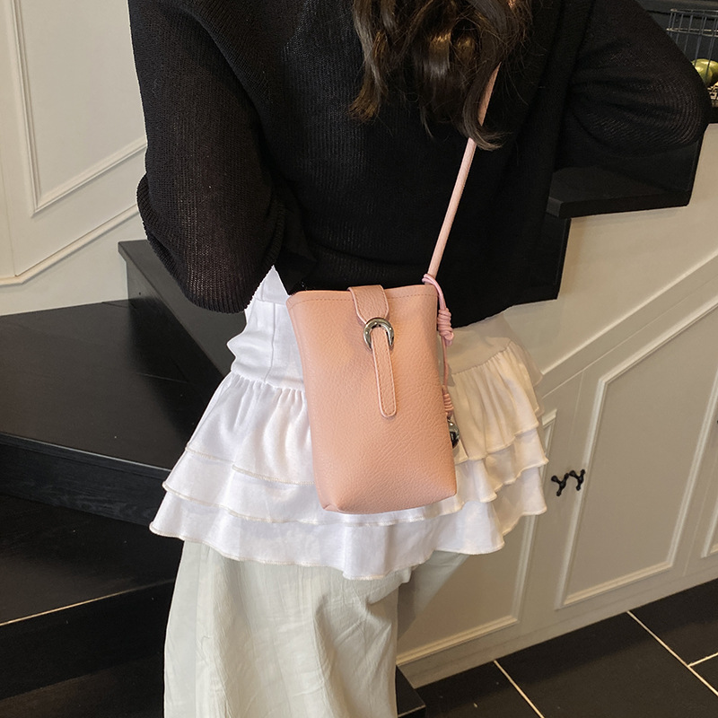 Bolso de teléfono móvil de moda coreana 2025 verano nuevo bolso femenino bolso de hombro popular de este año bolso de mensajero con patrón de lichi simple