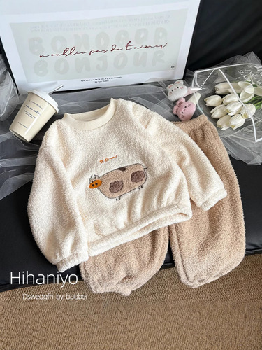 Girls 'autumn and winter bayberry velvet pajamas set New thick baby cartoon children's winter warm suit Home wear