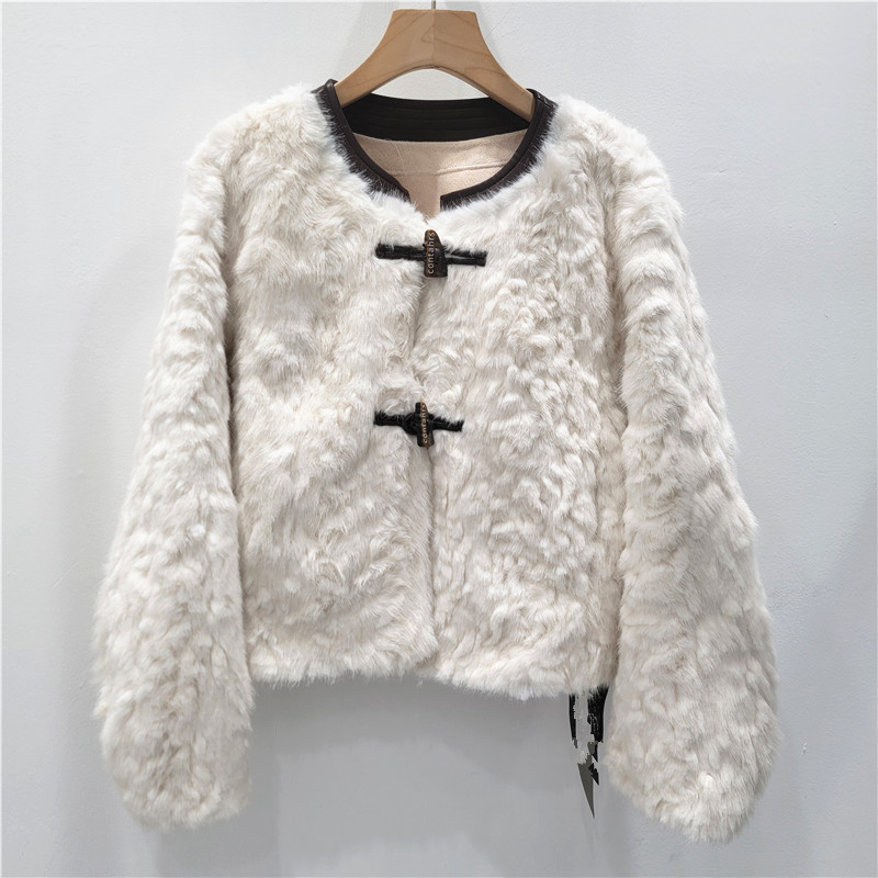 2025 otoño estilo de diseño de estilo extranjero cuello redondo botón de cuerno suelto multifacé piel delgada una chaqueta para mujeres