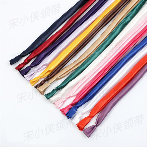 In-stock solid-color JK uniform neck lanyard for girls—hand-knitted style, perfect for Japanese-style school uniforms and coordinated with bow-tie lanyards.