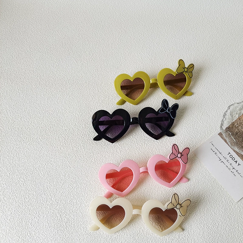 Fashionable children's sunglasses with bow, UV protection