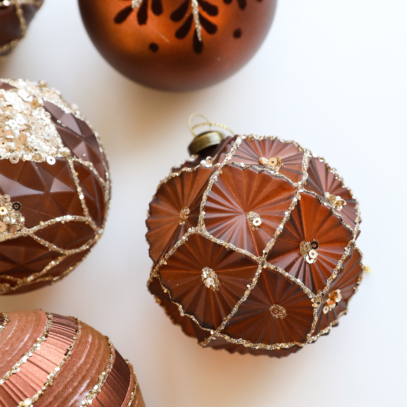 Nuevo producto 8CM bola de Navidad color café polvo oro polvo retro árbol de Navidad colgante bola decoración colgante diseño colgante