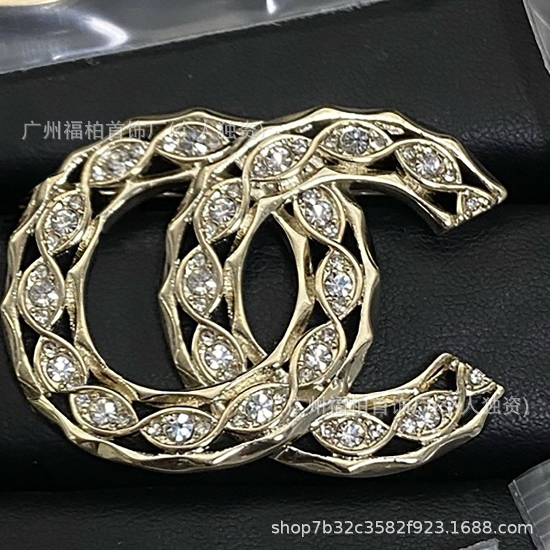 Chanel Double C Fragrance Star Heart Pearl Rhinestone Enamel Brooch Vintage Style High-End Brooch Collection
