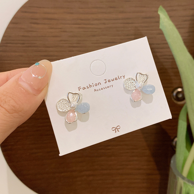 春夏新作カラー蝶イヤリングレディース花シルバーニードル仙気小衆高級感学生蝶結び耳飾り